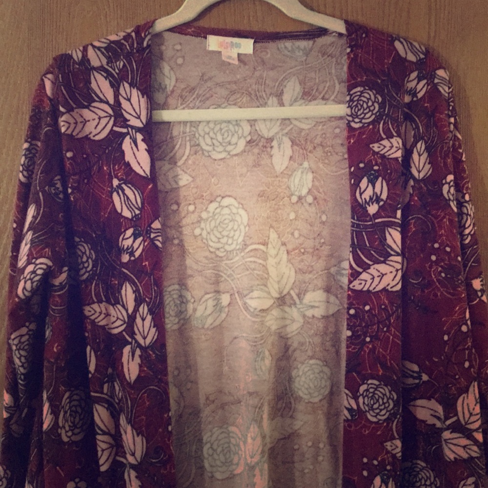 Medium LuLaRoe Sarah long cardigan